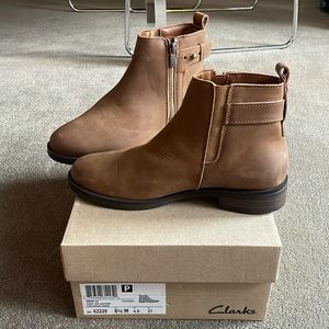 Clarks Memi Lo Dark Tan Leather 6.5